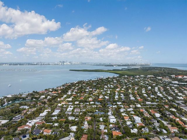 315 Palmwood Ln, Key Biscayne, FL 33149