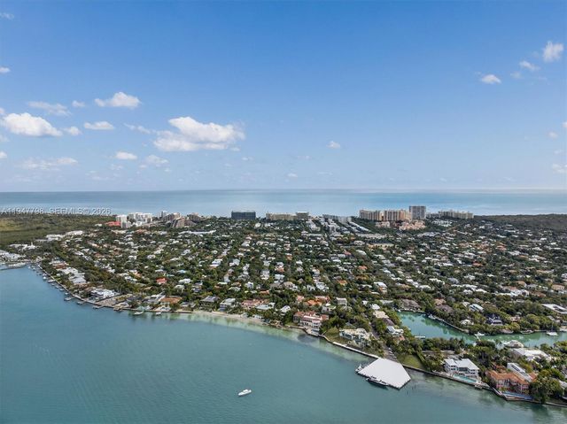 315 Palmwood Ln, Key Biscayne, FL 33149