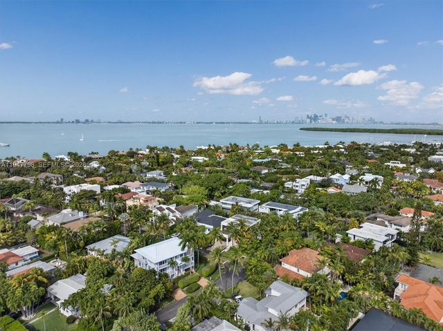 315 Palmwood Ln, Key Biscayne, FL 33149