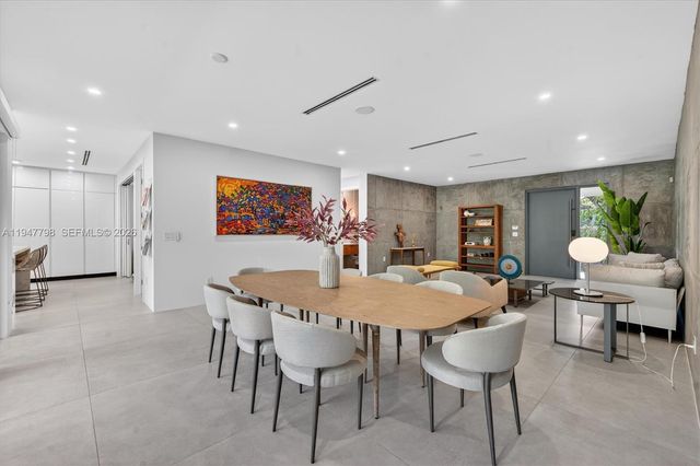 315 Palmwood Ln, Key Biscayne, FL 33149