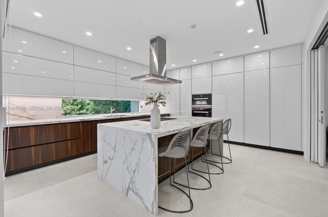 315 Palmwood Ln, Key Biscayne, FL 33149