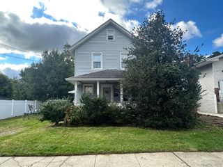 26 High Street, Roslyn Heights, NY 11577