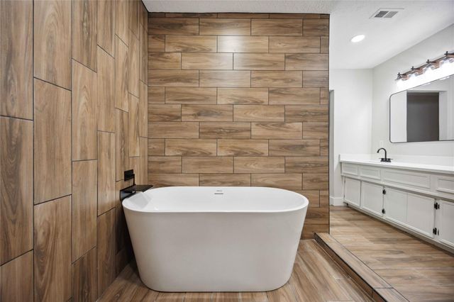 7907 12th Fairway Lane, Humble, TX 77346