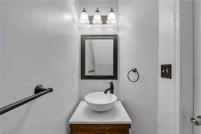 809 Bishop CT, Newport News, VA 23602