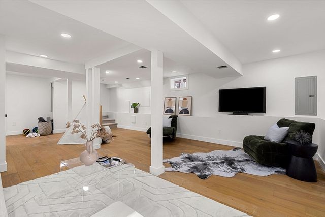 193 Park St, Stoneham, MA 02180