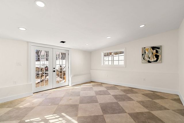 193 Park St, Stoneham, MA 02180