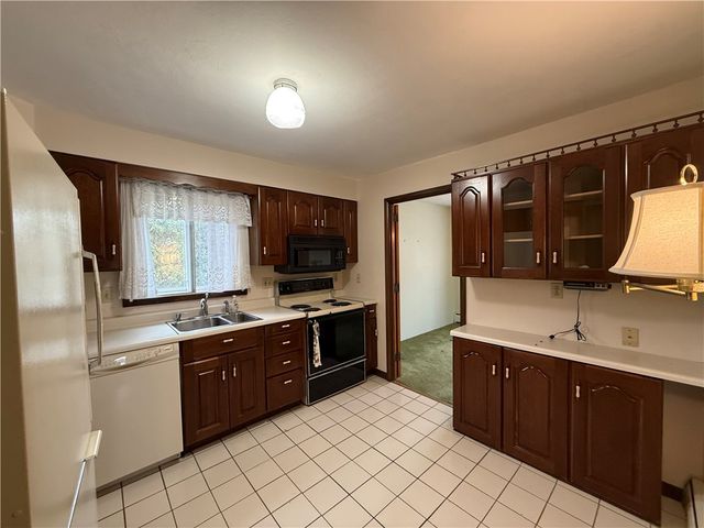 263 Shannon Heights Dr, Penn Hills, PA 15147