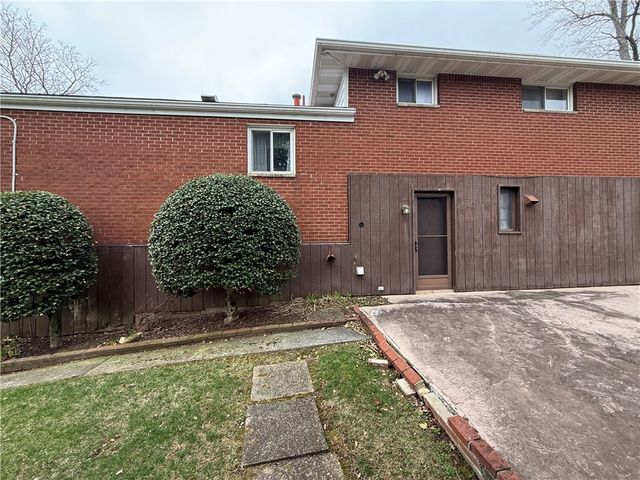 263 Shannon Heights Dr, Penn Hills, PA 15147