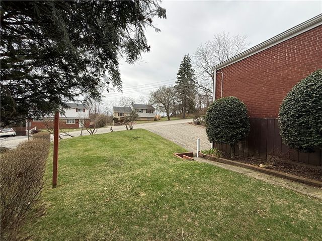 263 Shannon Heights Dr, Penn Hills, PA 15147