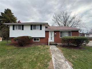 263 Shannon Heights Dr, Penn Hills, PA 15147