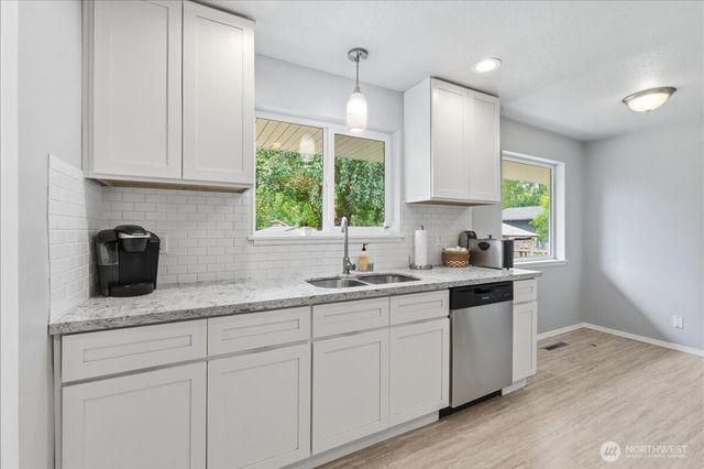 10612 Waller Road E, Tacoma, WA 98446