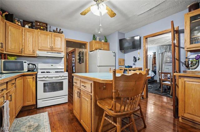 615 W Ohio Avenue, Sebring, OH 44672