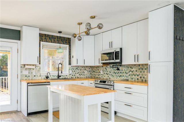 321 Canterbury Drive, Winston-salem, NC 27107