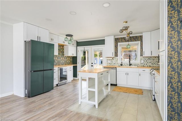 321 Canterbury Drive, Winston-salem, NC 27107