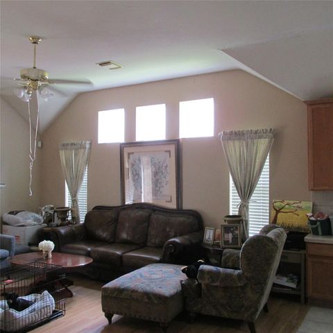 3255 Lakeway Lane, Pearland, TX 77584