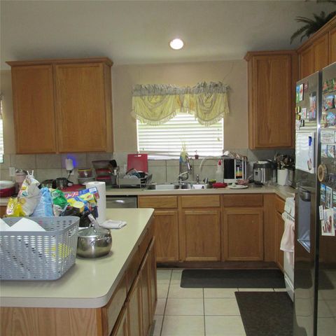 3255 Lakeway Lane, Pearland, TX 77584