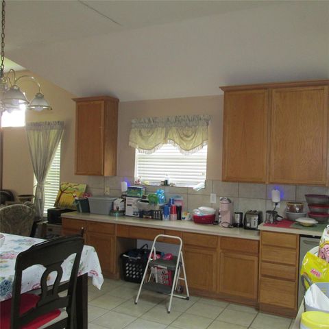 3255 Lakeway Lane, Pearland, TX 77584