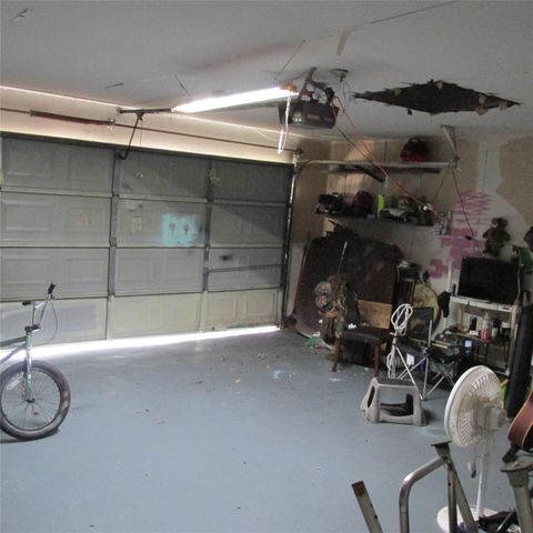 3255 Lakeway Lane, Pearland, TX 77584