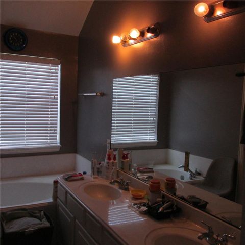 3255 Lakeway Lane, Pearland, TX 77584