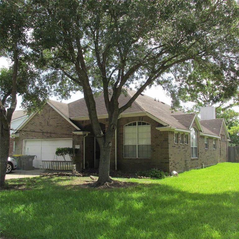 3255 Lakeway Lane, Pearland, TX 77584