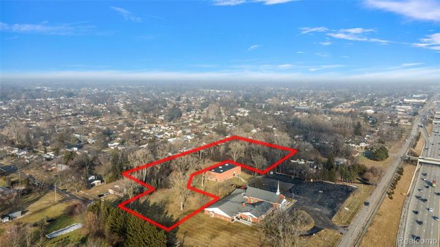 30330 Schoolcraft Road, Livonia, MI 48150