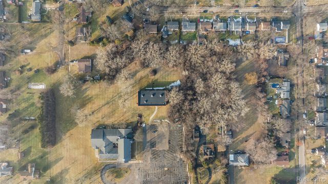 30330 Schoolcraft Road, Livonia, MI 48150