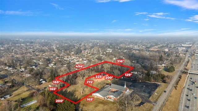 30330 Schoolcraft Road, Livonia, MI 48150