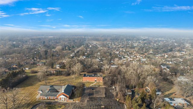 30330 Schoolcraft Road, Livonia, MI 48150