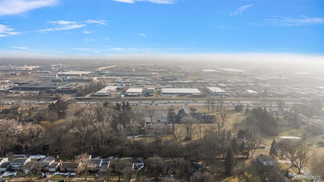 30330 Schoolcraft Road, Livonia, MI 48150