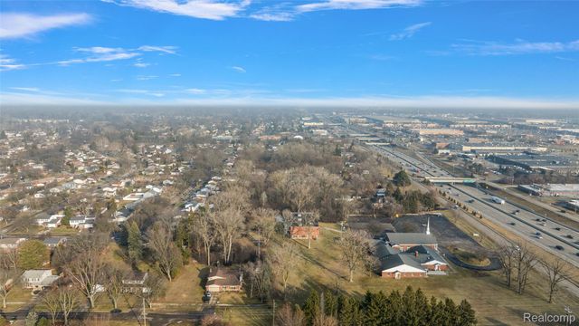 30330 Schoolcraft Road, Livonia, MI 48150