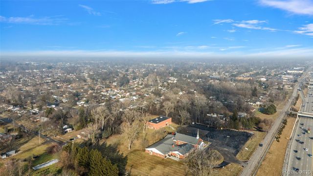 30330 Schoolcraft Road, Livonia, MI 48150