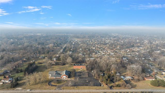 30330 Schoolcraft Road, Livonia, MI 48150