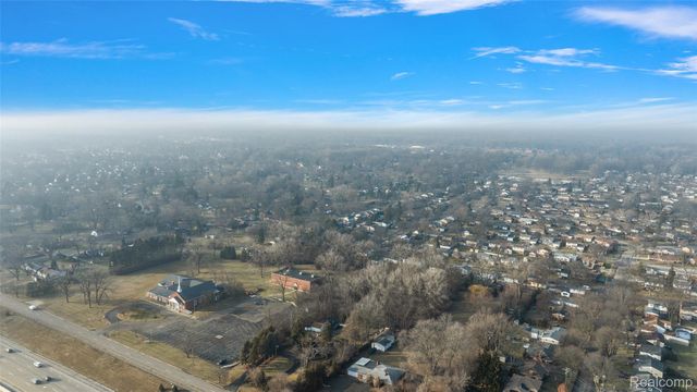 30330 Schoolcraft Road, Livonia, MI 48150