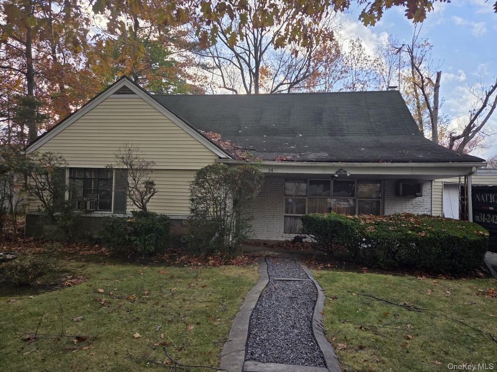 24 Bentley Road, Great Neck, NY 11023
