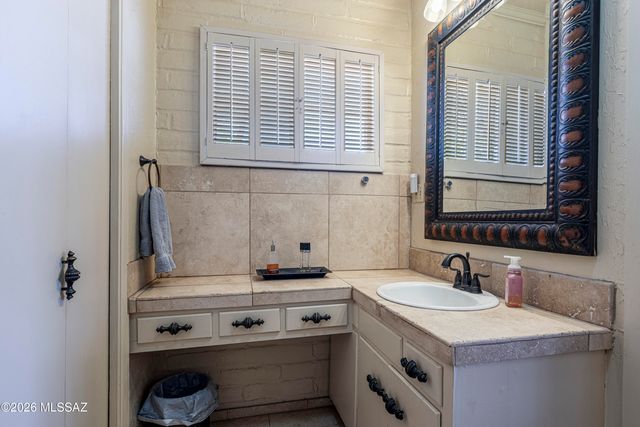 10663 E Fort Lowell Road, Tucson, AZ 85749