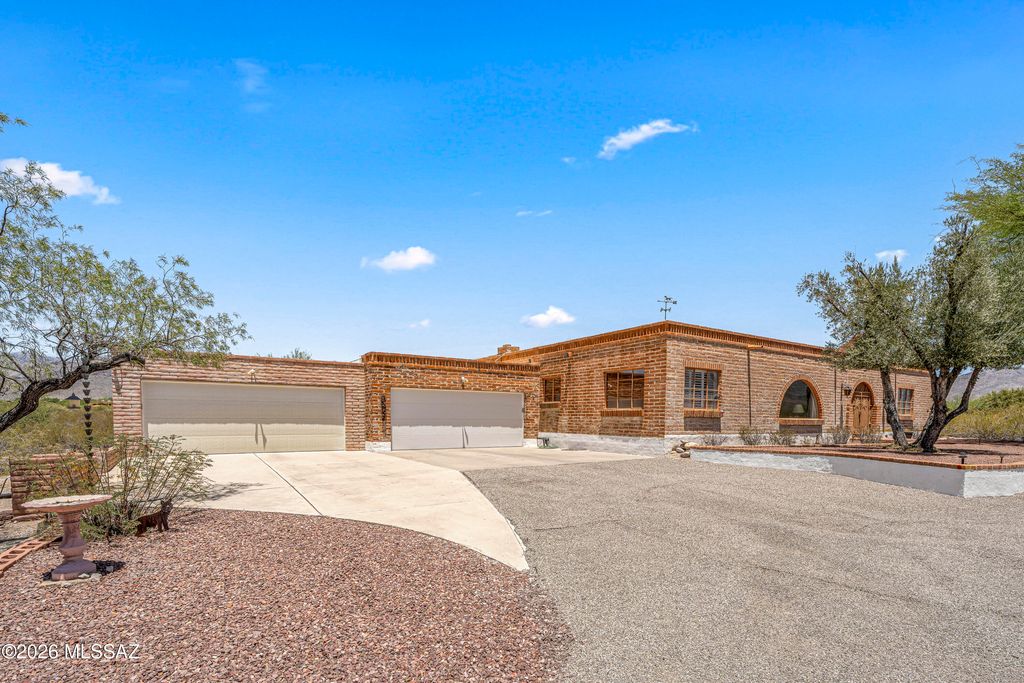10663 E Fort Lowell Road, Tucson, AZ 85749