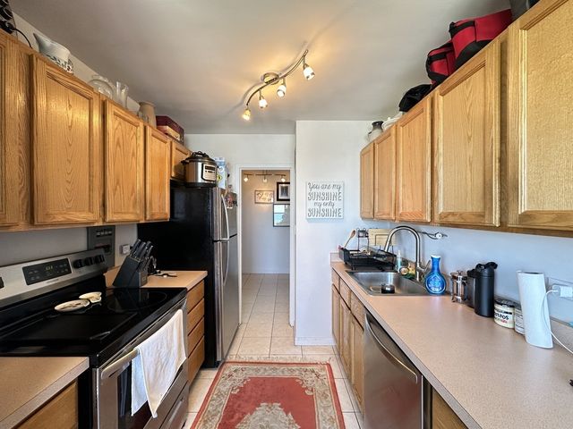 3410 N LAKE SHORE Drive 12F, Chicago, IL 60657
