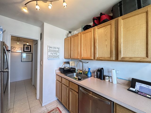 3410 N LAKE SHORE Drive 12F, Chicago, IL 60657