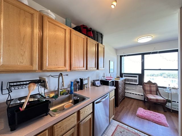 3410 N LAKE SHORE Drive 12F, Chicago, IL 60657