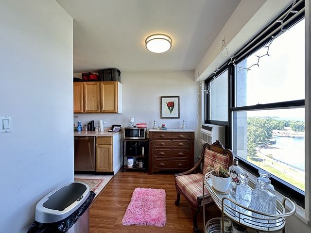 3410 N LAKE SHORE Drive 12F, Chicago, IL 60657