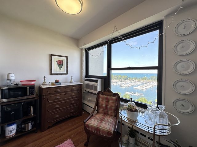 3410 N LAKE SHORE Drive 12F, Chicago, IL 60657