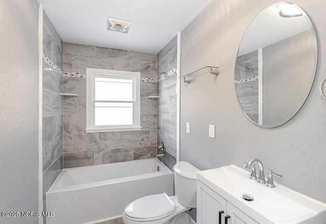 102 Silver Maple Drive, Perrysburg, OH 43551