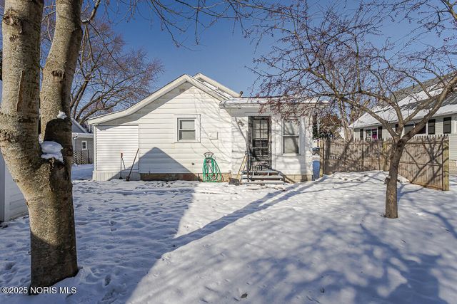 102 Silver Maple Drive, Perrysburg, OH 43551