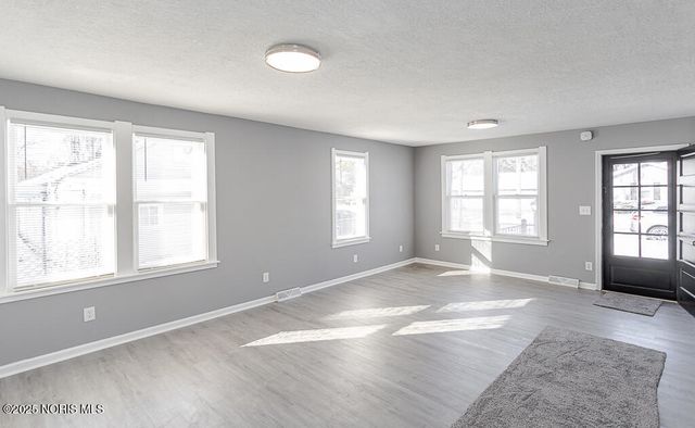 102 Silver Maple Drive, Perrysburg, OH 43551