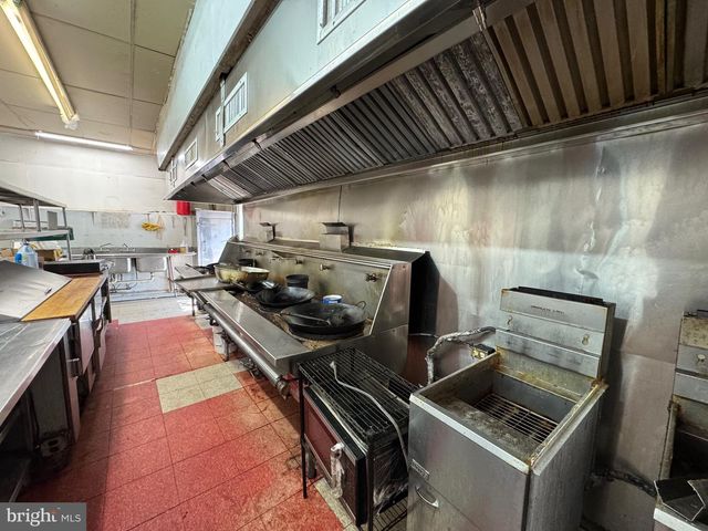 17 S BROADWAY, Gloucester City, NJ 08030
