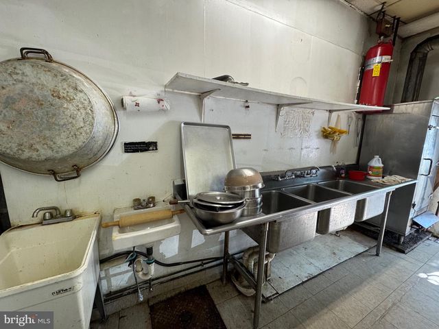 17 S BROADWAY, Gloucester City, NJ 08030