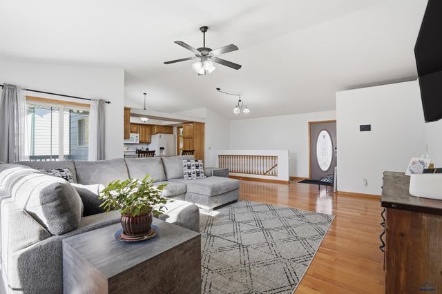 4905 CHARMWOOD DR, Rapid City, SD 57701