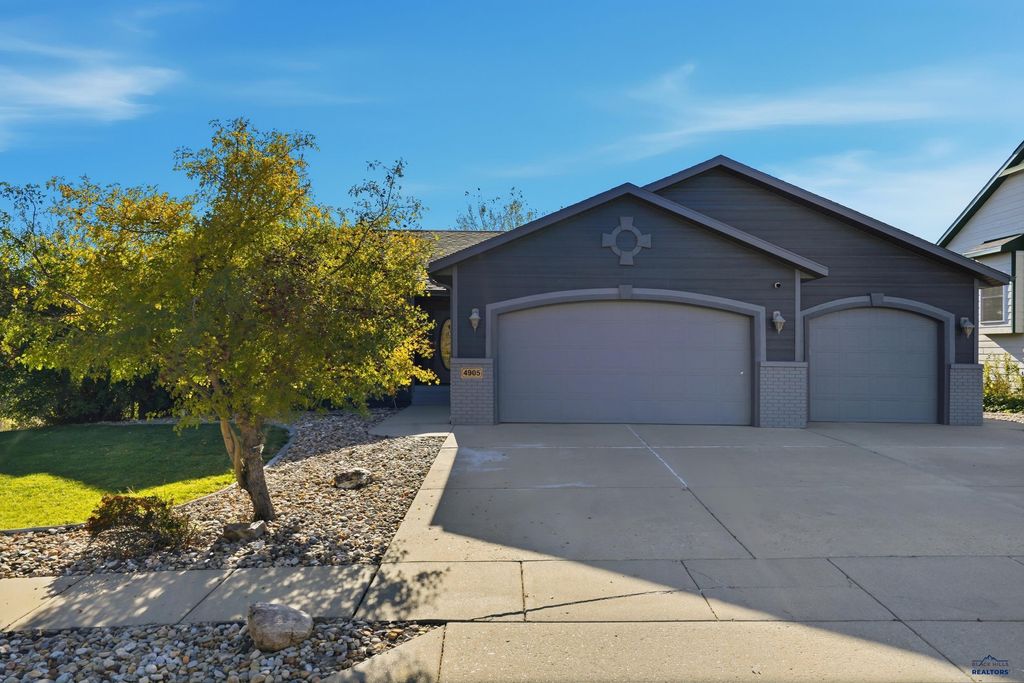 4905 CHARMWOOD DR, Rapid City, SD 57701