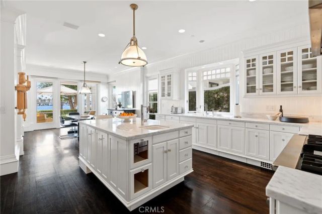 2411 Bayshore, Newport Beach, CA 92663