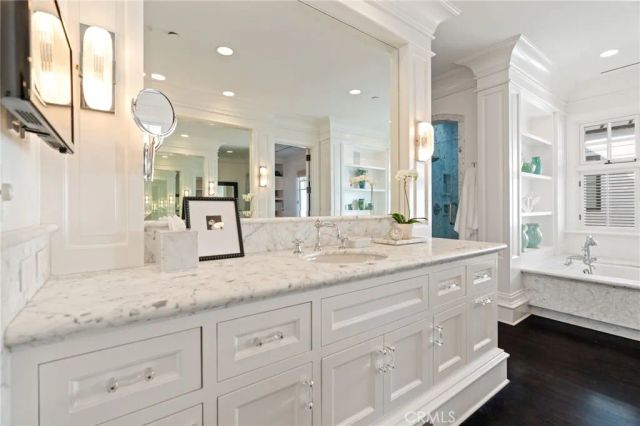 2411 Bayshore, Newport Beach, CA 92663